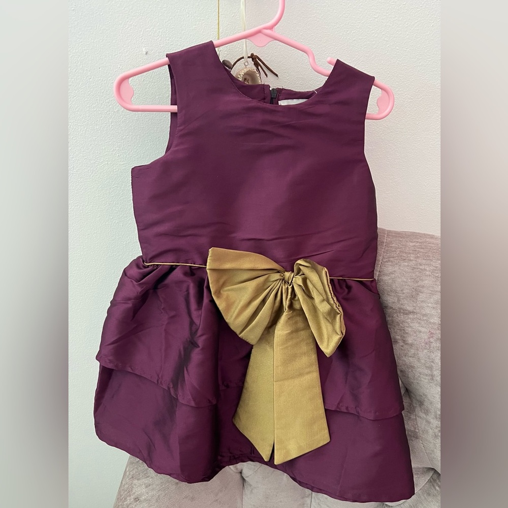 Cute baby girl dress. Size says 4 years but is not that size. Is a 18 month.